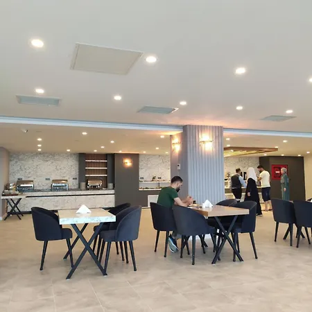 Hotel Newarise 4*
